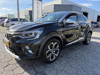 Damaged car Renault Captur E-TECH PLUG-IN HYBRID 2021/1