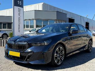 damaged passenger cars BMW 5-serie 530e 2025/12