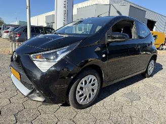 skadebil auto Toyota Aygo 1.0 VVT-i x-play 2021/8
