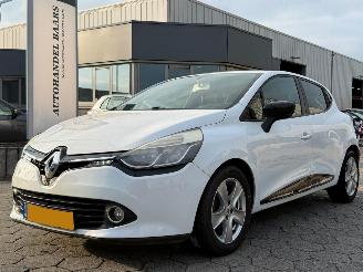 krockskadad bil auto Renault Clio 0.9 TCe ECO Collection 2013/4