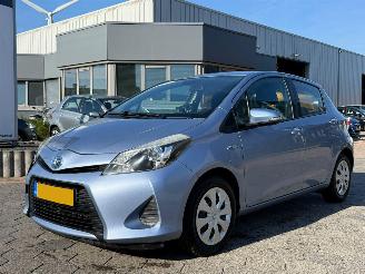 Voiture accidenté Toyota Yaris 1.5 Full Hybrid Comfort 2014/1