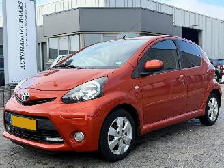 krockskadad bil auto Toyota Aygo 1.0 VVT-i Dynamic Orange 2012/8