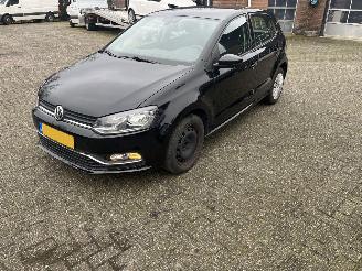 Schadeauto Volkswagen Polo 1.4 TDI COMFORTLINE. ZWART. 2015/12