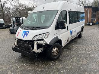 Vaurioauto  passenger cars Fiat Ducato 2.3 MAXI PKW 9 PERSOONS  PLUS INVALIDE LIFT. 2018/9