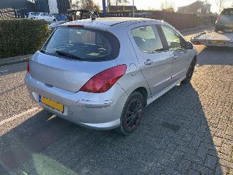 Peugeot 308 1.6 VTi picture 3