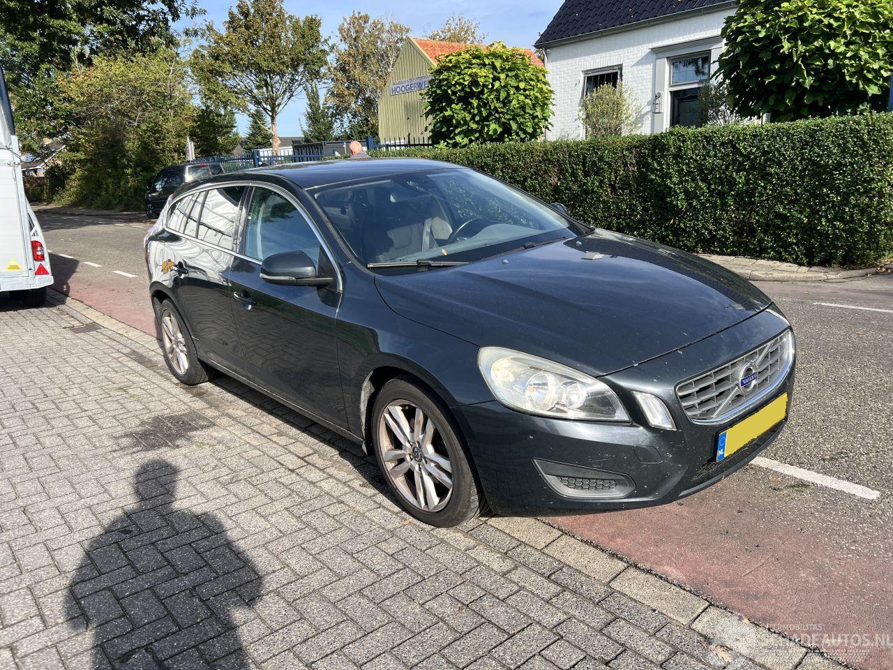 Volvo V-60 2.0 D4 Momentum