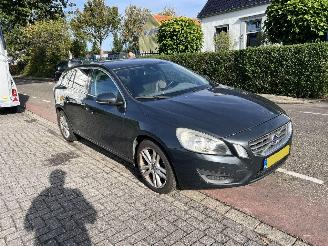  Volvo V-40 2.0 D4 Momentum 2013/4