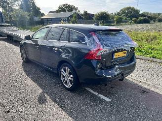 Volvo V-60 2.0 D4 Momentum picture 4