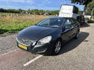 Volvo V-60 2.0 D4 Momentum picture 2