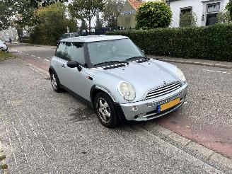 damaged passenger cars Mini Mini ONE 1.6-16V 2005/8