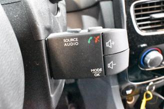 Renault Clio 0.9 TCe Limited picture 30