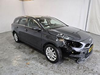 krockskadad bil auto Kia Ceed 1.0 T-GDi Dynamic Line 2022/12