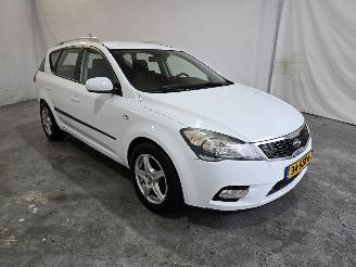damaged passenger cars Kia Cee d 1.4 CVVT Navigator Plus Pack 2012/3