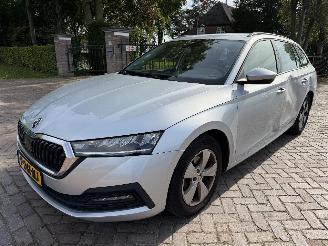 skadebil auto Skoda Octavia Combi 1.0 TSI Ambition 2021/3