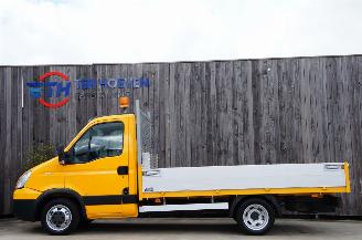 damaged passenger cars Iveco Daily 35C12 2.3 HPi Open Laadbak 3-Persoons Trekhaak 85KW Euro 4 2008/8