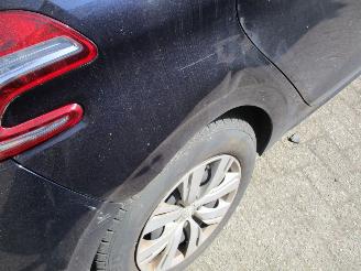 Peugeot 208 1.6 e HDI Blue Lease picture 14