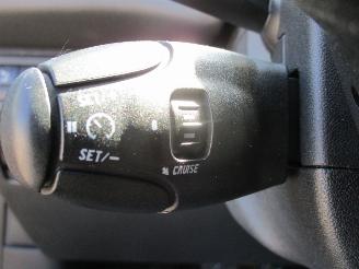 Peugeot 208 1.6 e HDI Blue Lease picture 23