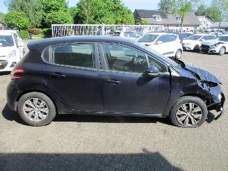 Peugeot 208 1.6 e HDI Blue Lease picture 8