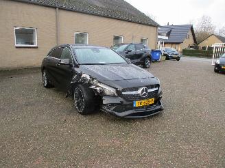 uszkodzony samochody osobowe Mercedes Cla-klasse Shooting Brake 200d Prestige Automaat 2017/11