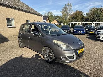 Schadeauto Renault Scenic 2.0 Bose AUTOMAAT REST BPM €400,-!!! 2011/6