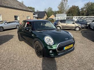 Damaged car Mini Cooper 1.5 Cooper Business REST BPM €300,-!!! 2015/3