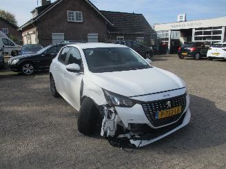 Auto incidentate Peugeot 208 1.2 PureTech Allure Pack REST BPM €1400,-!!! 2021/12