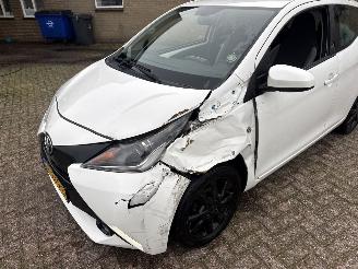 Toyota Aygo 1.0 VVT-i x-play picture 9