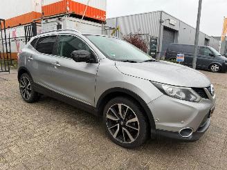 krockskadad bil auto Nissan Qashqai 1.2 Tekna Automaat 2017/4