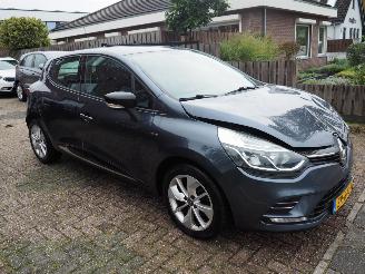 Renault Clio 1.5 Dci Limited Automaat picture 3