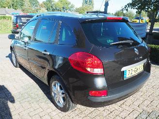 Renault Clio 1.6-16V Dynamique Automaat picture 6