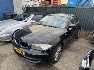 Vaurioauto  passenger cars BMW 1-serie 116i 90KW AIRCO 2009/1