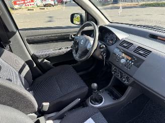 Suzuki Swift 1.3 AIRCO 5-DEURS KM: 135000 NAP! picture 6