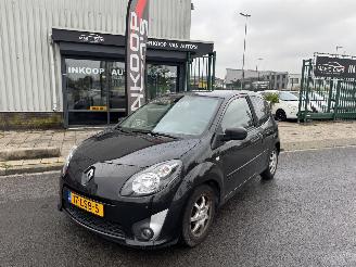 Damaged car Renault Twingo 1.2 16V AIRCO 2010/6