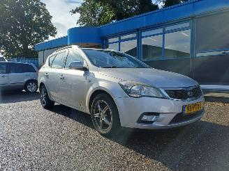 Unfallwagen Kia Cee d 1.4 CVVT X-tra 2011/6