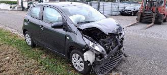 Peugeot 108 1.0 E VTI picture 2