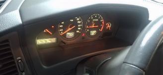 Volvo S-60 2.4 T picture 9