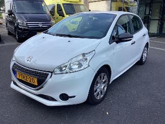  Peugeot 208  2014/4