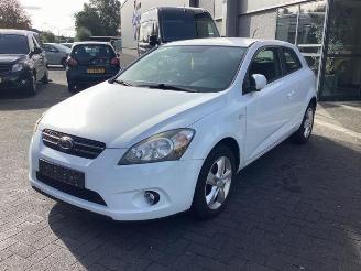 Uttjänta bilar auto Kia Pro cee d Pro cee'd (EDB3), Hatchback 3-drs, 2008 / 2012 1.4 CVVT 16V 2010/6