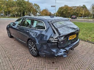 Volvo V-90 2.0 B4 Inscription picture 4