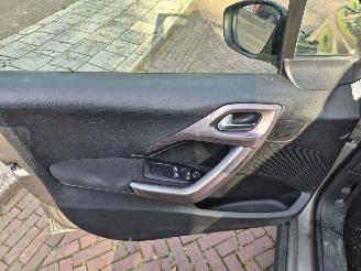 Peugeot 2008 1.2 VTi Active Pack AUTOMAAT! picture 13