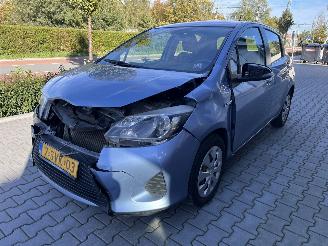 Schadeauto Toyota Yaris 1.5 Hybride Aspiration. Navi Camera cruise Clima 2013/12