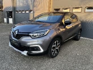 damaged passenger cars Renault Captur 1.3 Tce AUTOMAAT / NAVI / CRUISE / PDC / CAMERA 2019/4