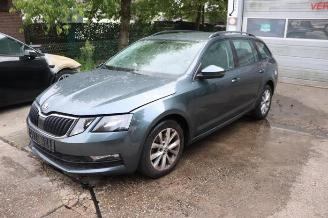 Coche siniestrado Skoda Octavia Octavia Combi (5EAC), Combi 5-drs, 2012 / 2020 1.0 TSI 12V 2017/5