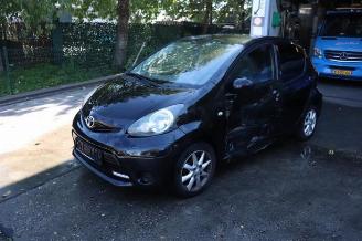 Salvage car Toyota Aygo Aygo (B10), Hatchback, 2005 / 2014 1.0 12V VVT-i 2012/12
