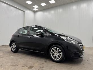krockskadad bil auto Peugeot 208 1.2 PureTech Active 5-drs Navi Clima 2016/10