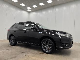 Coche accidentado Mitsubishi Outlander 2.0 PHEV Instyle 4WD Navi Clima 2015/11