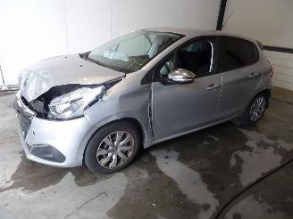 Sloopauto Peugeot 208 1.2 VTI 2015/12