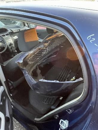 Toyota Yaris 1.0 vvti picture 6