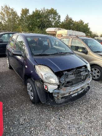 Toyota Yaris 1.0 vvti picture 2