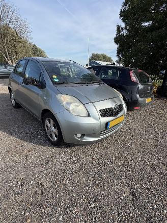 Toyota Yaris 1.3 vvti picture 2